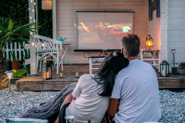 tech-gadgets-matched-betting-sportsbook-ninjabet-outdoor-projector